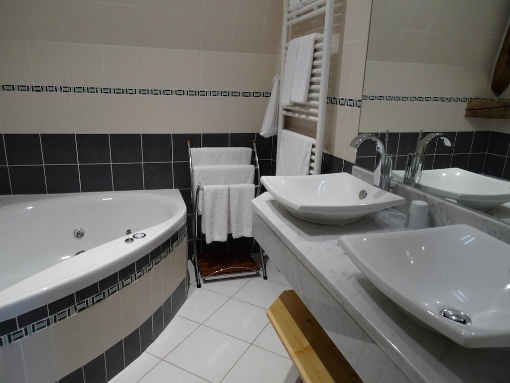 Gentilhommiere De Collonges Bed & Breakfast Prissé Room photo